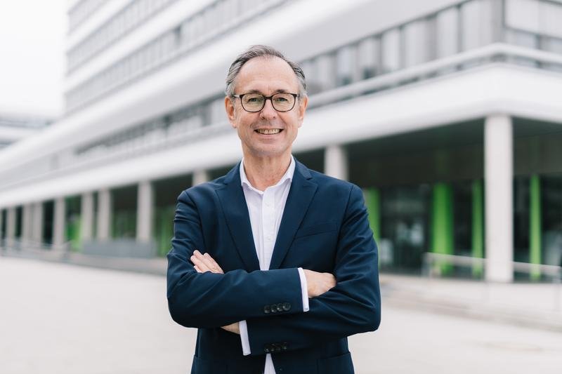 Prof Dr Andreas Zick gehört zum Forschungsteam des Konfliktmonitors Er leitet das Institut für interdisziplinäre Konflikt  und Gewaltforschung an der Universität Bielefeld | Copyright Fotos Universität BielefeldMichael Adamski